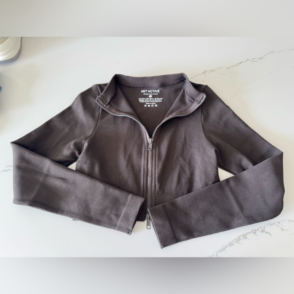 Set Active Crop Zip up in Ash 🤍
